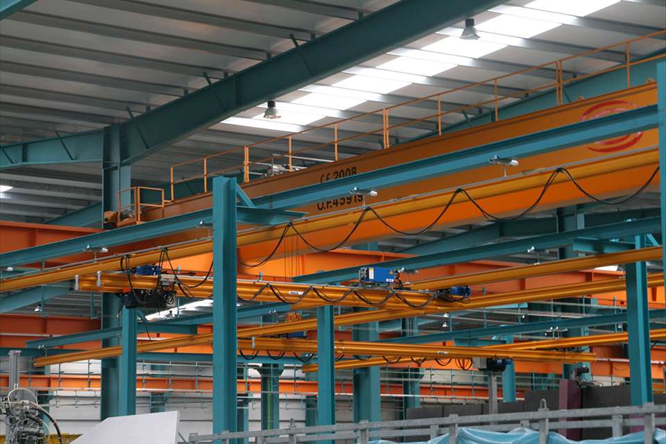 西班牙一家玻璃加工厂的四台轻型悬挂系统HB