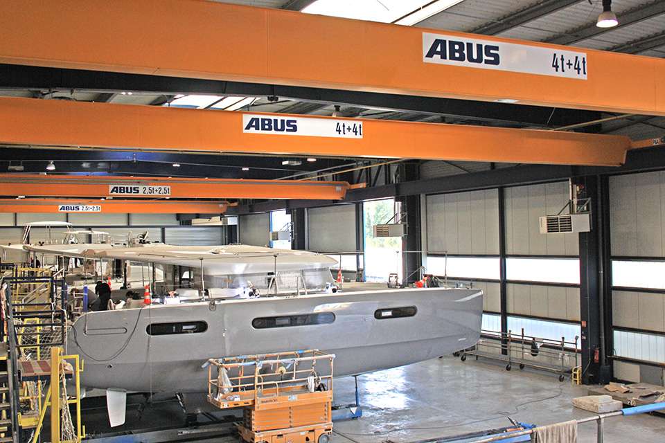 安博起重设备助力法国CNB公司制造游艇
