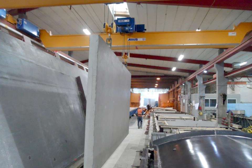 智能、安全——安博起重机应用于挪威混凝土部件生产商