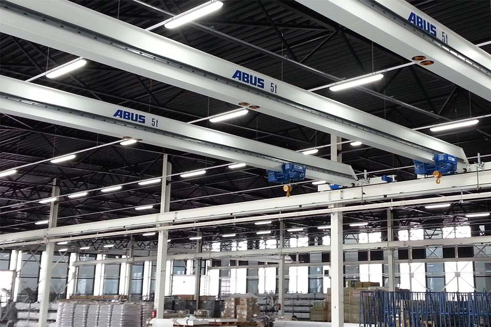 五台安博桥式起重机应用在克罗地亚铝和玻璃立面制造商—KFK TEHNIKA公司