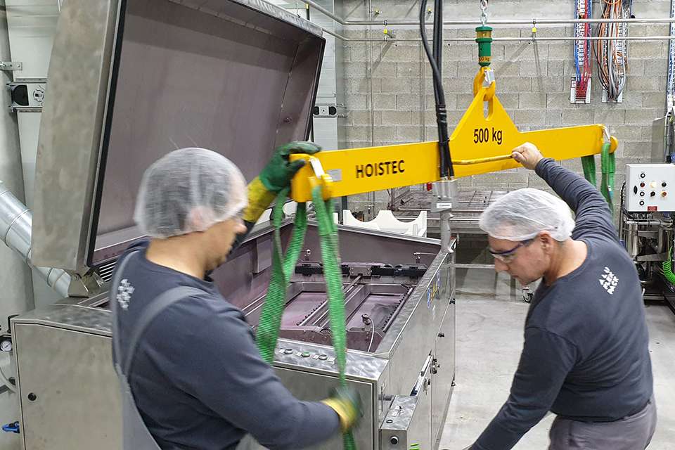 安博起重机，瑞士AFP新建工厂和提高产能的得力助手
