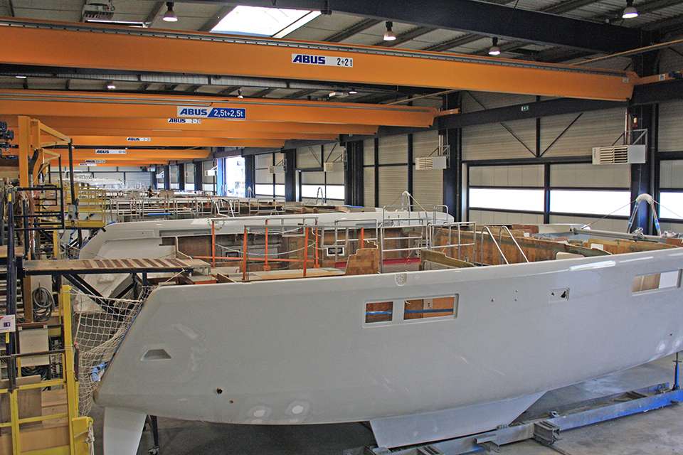 安博起重设备助力法国CNB公司制造游艇