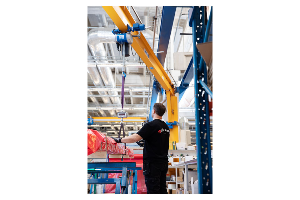 安博桥式起重机和旋臂起重机在瑞典特种型材制造商中的应用