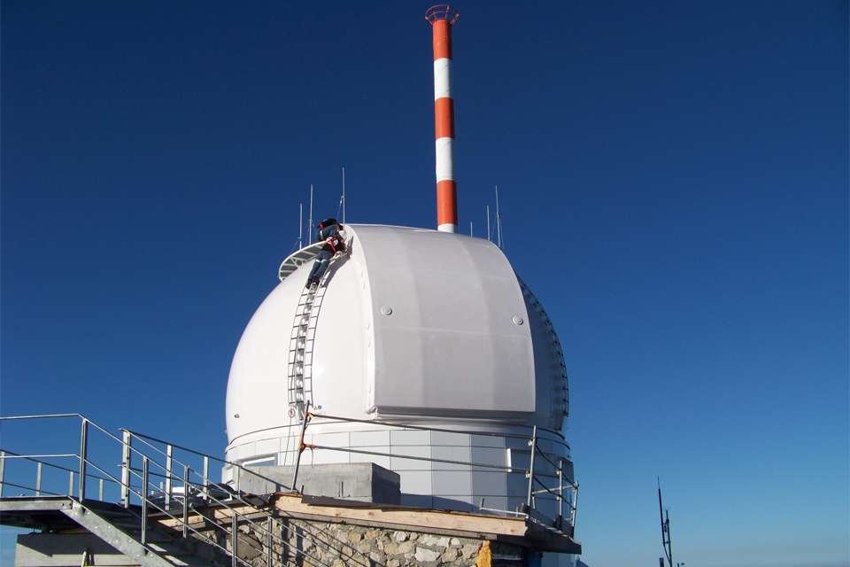 与安博公司和Baader Planetarium公司去往星空 - 在Wendelstein天文台中的安博电动环链葫芦和轻型悬挂系统HB