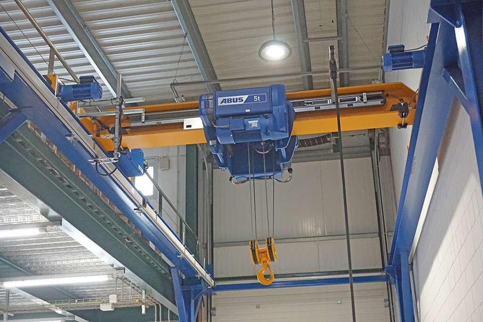 轻型悬挂系统HB和安博桥式起重机在泵制造厂的应用