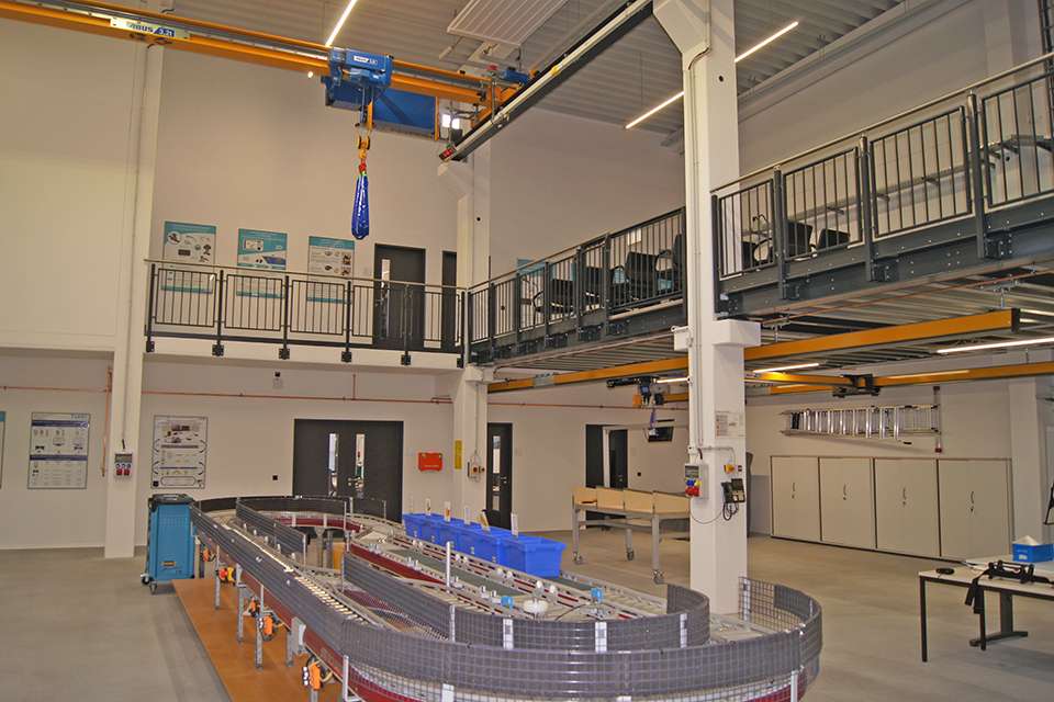 在企业实践和学术研究中的物料搬运-安博起重机在德国汉堡的Harburg技术大学