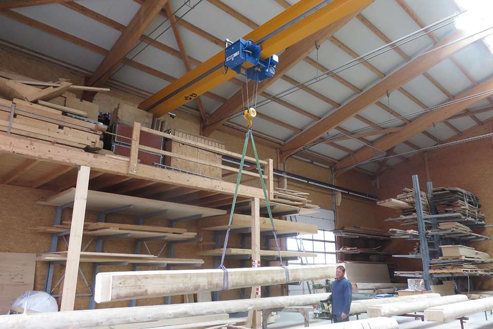 从园林到工业建筑——安博单梁桥式起重机在瑞士的木工工厂